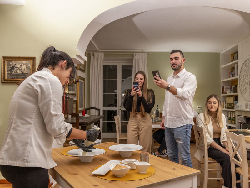Food experiences Polverigi: Dinner in a villa surrounded by ancient flavours