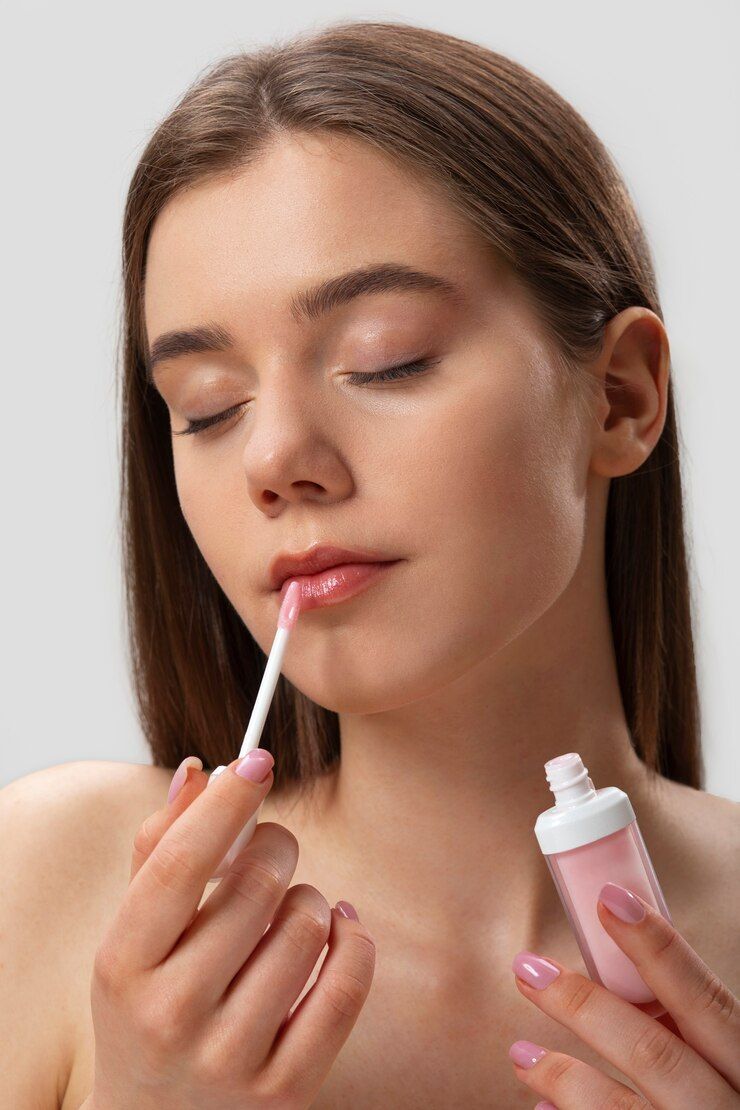 Choosing the perfect lip balm requires a nuanced comprehension of your specific lip care requirements. Understand your lip care needs can help you make an informed decision: