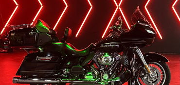 2013 HARLEY-DAVIDSON FLTRU ROAD GLIDE ULTRA (VIVID BLACK) motorcycle for rent near Mansfield, TX