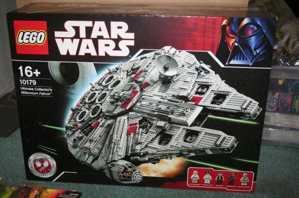 LEGO First Edition Millennium Falcon