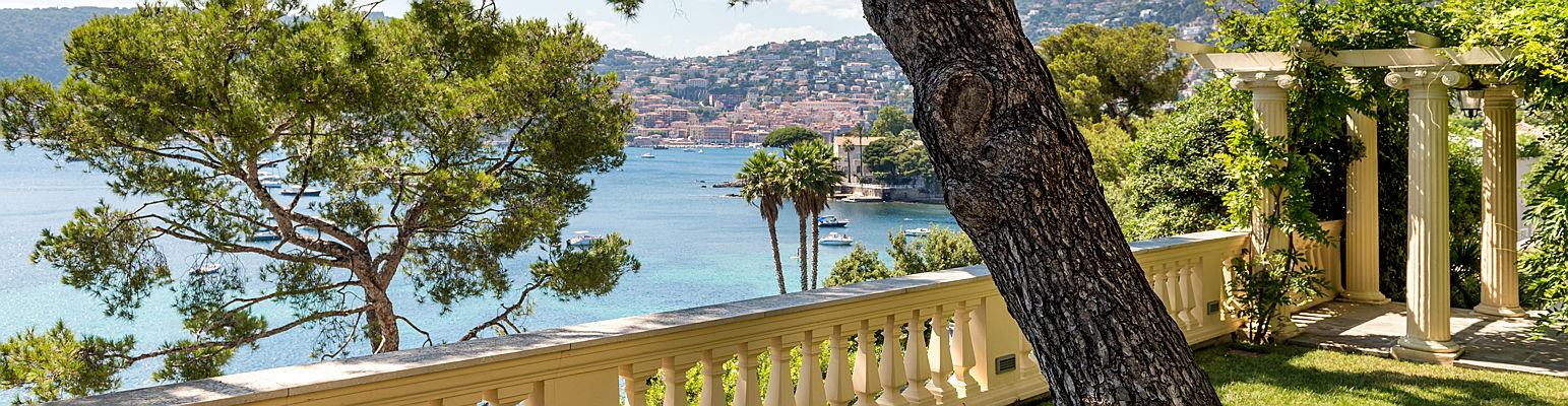  Cannes
- Villa à Saint Jean Cap Ferrat avec vue sur la baie de Villefranche sur Mer, mise en vente par Engel & Völkers