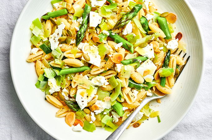 Cavatellis aux poireaux, aux asperges et au fromage feta