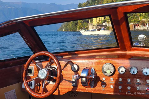 Iconic Villas: 1-Hour Shared Boat Tour