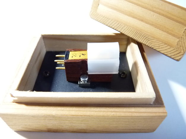 Koetsu Rosewood Signature phono cartridge MC low output...