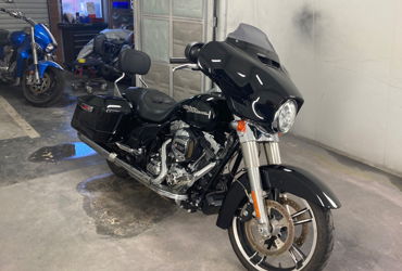 2015 HARLEY-DAVIDSON FLHX STREET GLIDE (VIVID BLACK) motorcycle for rent near St. George, UT