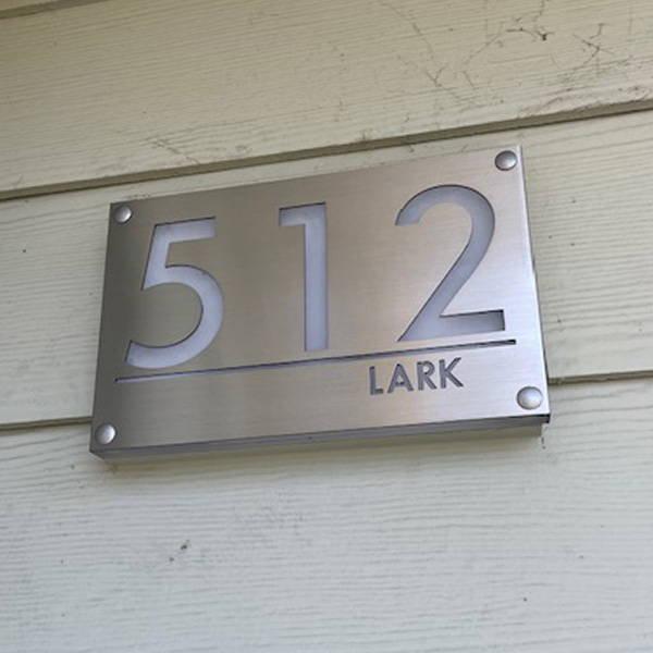 Illuminated address numbers 7
