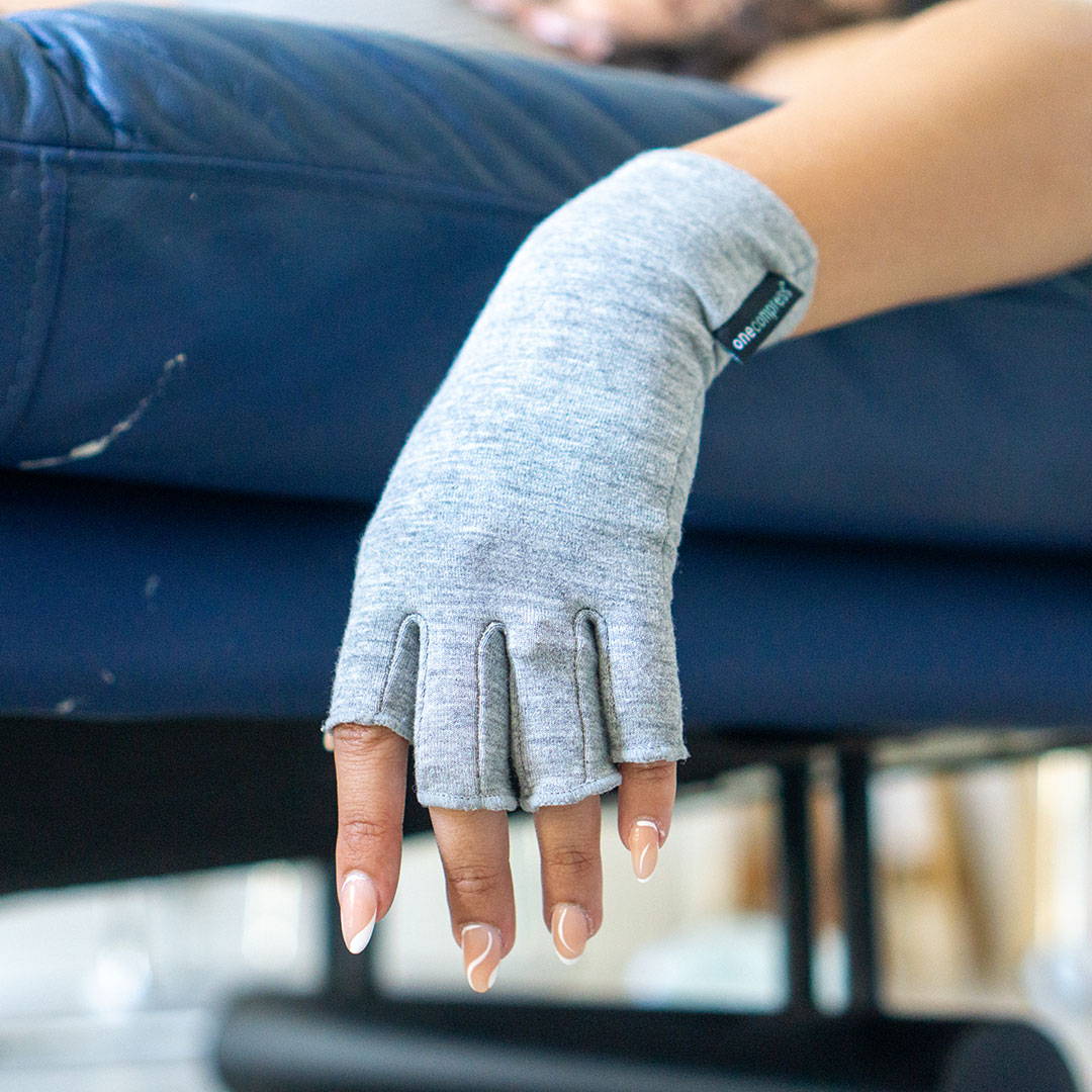 carpal tunnel gloves, tendonitis gloves, gray gloves, fingerless gloves,