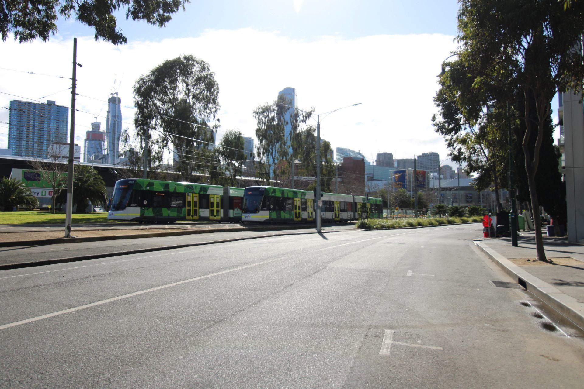 FOR LEASE - Refurbished Fully Furnished Courtyard Residence in Unbeatable Location- Southbank - Image 11