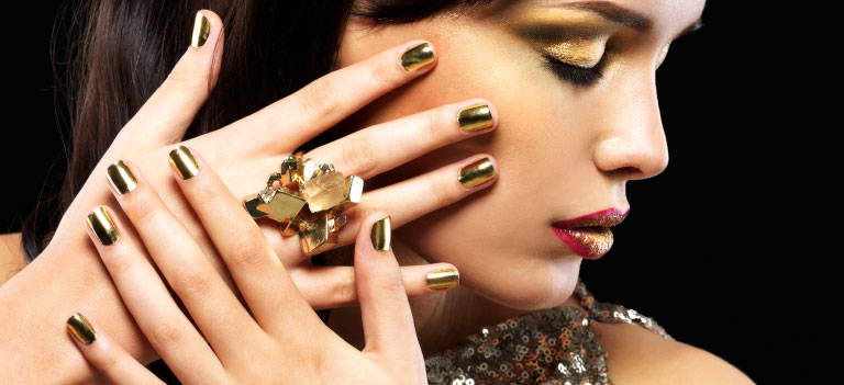 Skin, Lip, Hand, Lipstick, Eyelash, Eye liner, Eye shadow, Makeover, Cosmetics, Gesture