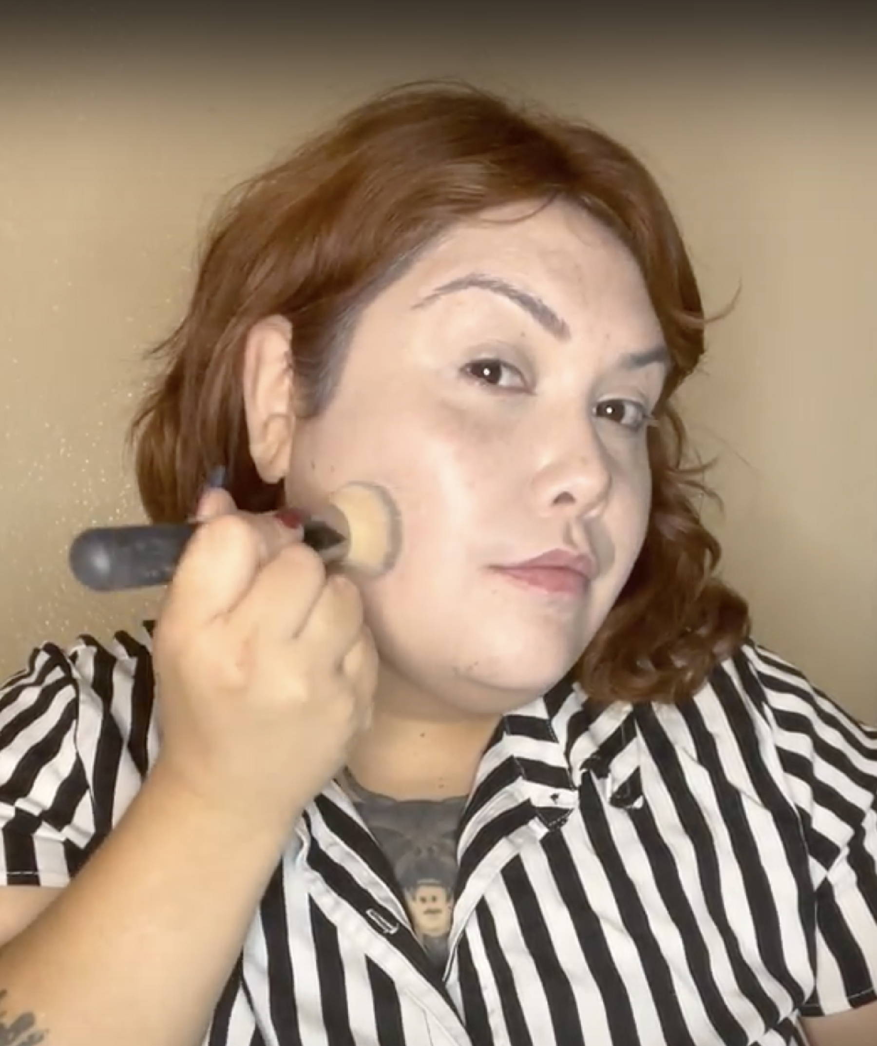 applying queen halloween makeup
