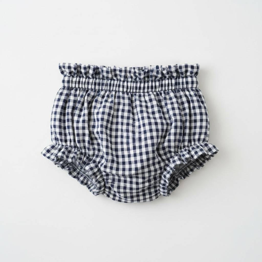 Bloomer jeans raffiné pour bébé, en coton doux et respirant, certifié OEKO-TEX, idéal pour compléter une tenue d’enfant chic et confortable, cousu au Portugal élégant premium marque suisse cadeau naissance