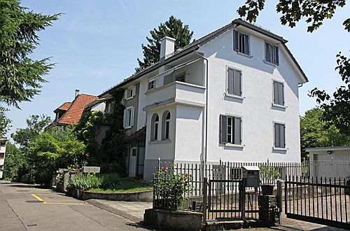  Zürich
- Diese Immobilie mit grossem Garten eignet sich zur Vermietung, aber auch als Einfamilienhaus