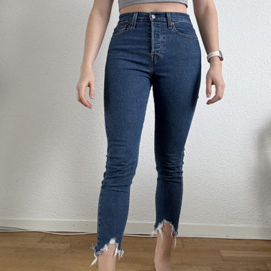 Levi’s cropped jeans - size 28