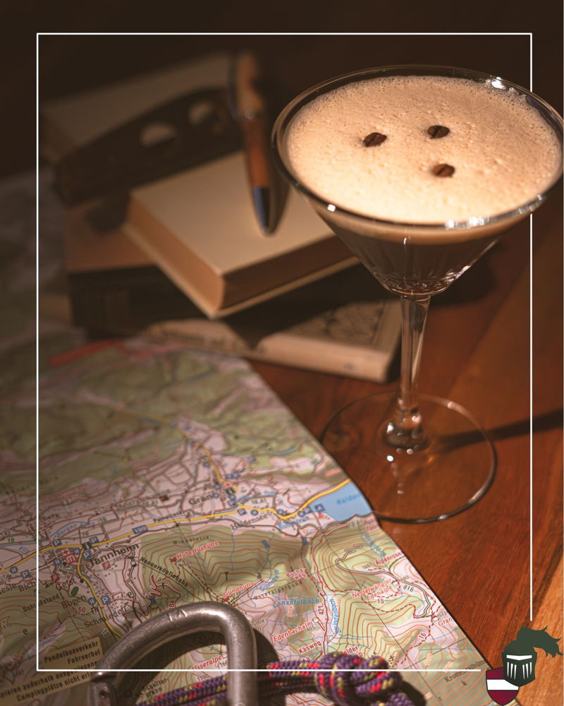 🍸🗺️Tourenplanung für Fortgeschrittene. 🗺️🍸

Man nehme eine Wanderkarte, ein paar gute Ideen und einen Espresso Martini.
Dann wird diskutiert, geplant, verworfen und neu geplant – bis irgendwann feststeht:
Morgen entscheiden wir spontan. 😉⛰️

________