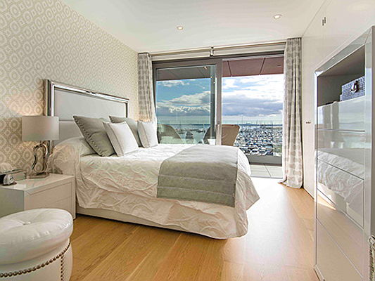  Zürich
- Dieses exklusive Apartment wird für 1,2 Millionen Euro vermarktet und bietet einen erstklassigen Blick auf den Yachthafen von Alcúdia.
(Bildquelle: Engel & Völkers Mallorca Puerto Alcúdia)