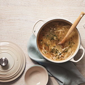 Le Creuset Round Dutch Oven, 5.5QT, Meringue