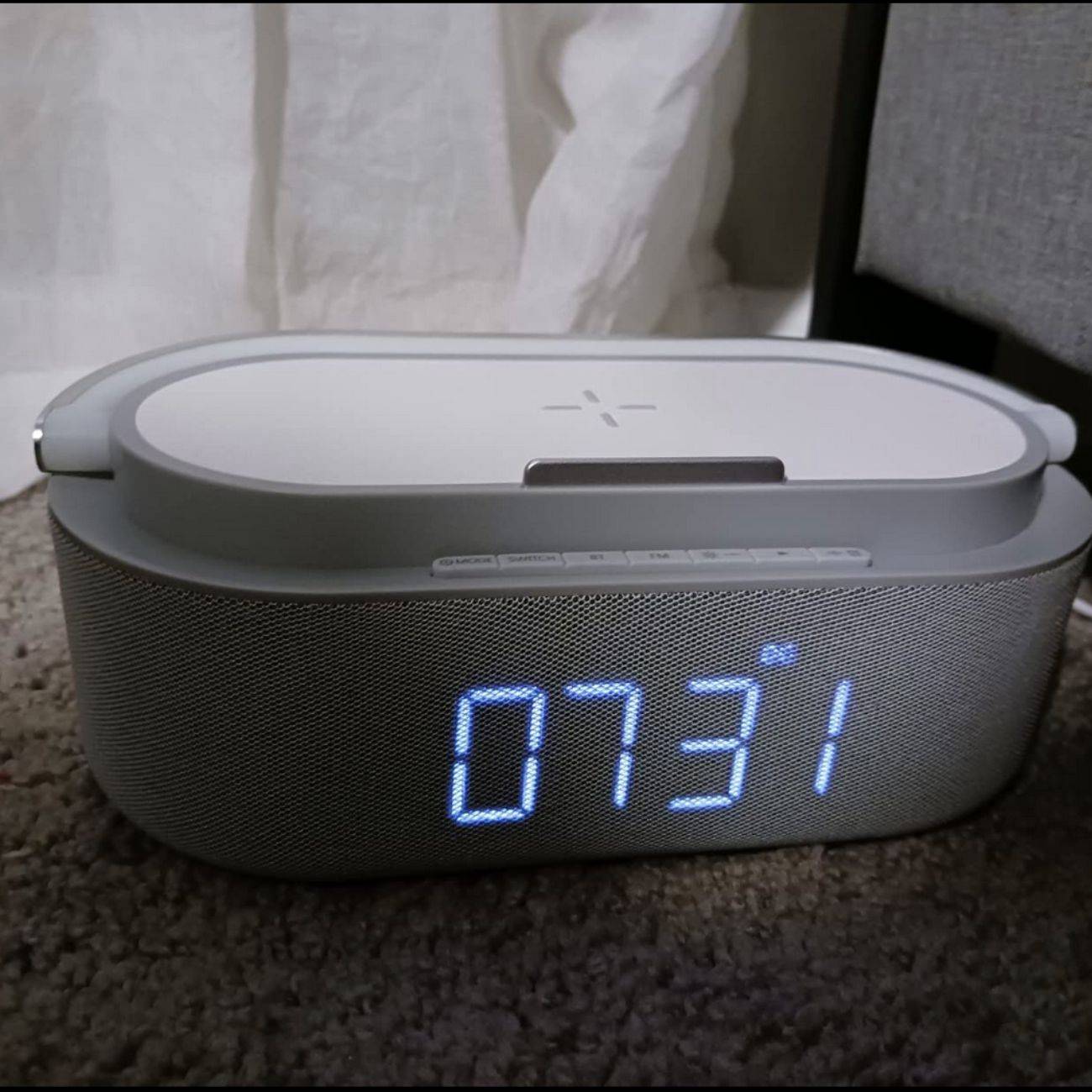 6 IN 1 MULTIFUNCTION WIRELESS CHARGER ALARM CLOCK