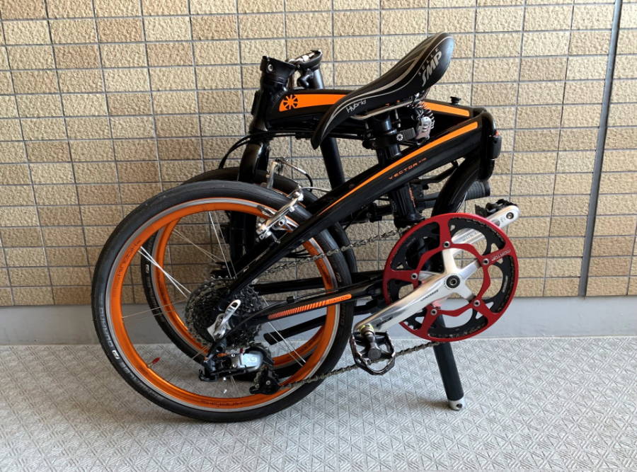 折りたたまれた自転車