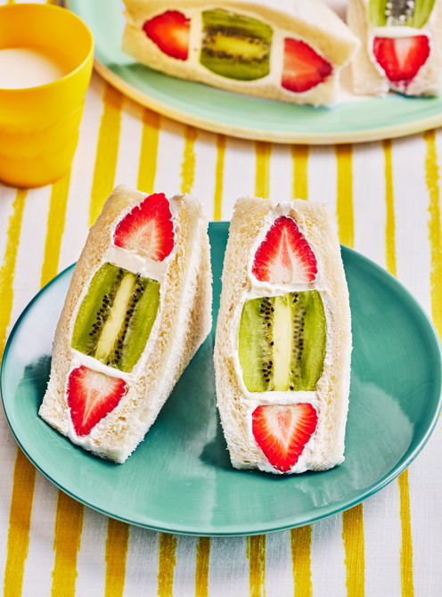 Japanese Fruit Sandwiches (Fruit Sando)