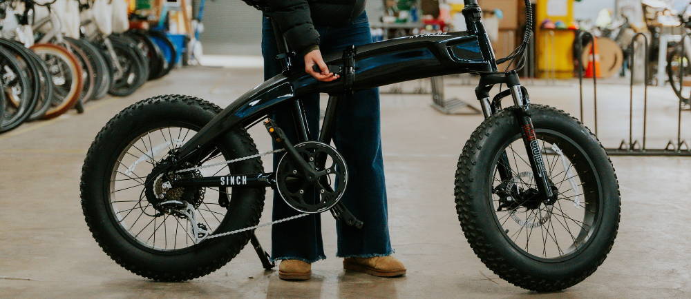 Rider folding Avneton Sinch folding electric bike