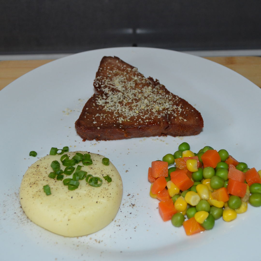 Date: 14 Feb 2020 (Fri)
4th Meal Set: Yellowfin Tuna Steak [222] [144.7%] [Score: 8.5]
Cuisine: Western
Dish Type: Lunch
The Guardian has gotten fed up with challenge food. It is time to look deep into the freezer again! Found Fisherman's Choice Yellowfin Tuna (Thunnus albacares) Steaks. One more down from the freezer, 24 food items left!

Lunch was Yellowfin Tuna Steak sprinkled with lemon pepper seasoning served with:
1.	Mashed potato sprinkled with black pepper and spring onions
2.	Australian carrots, peas, and corns