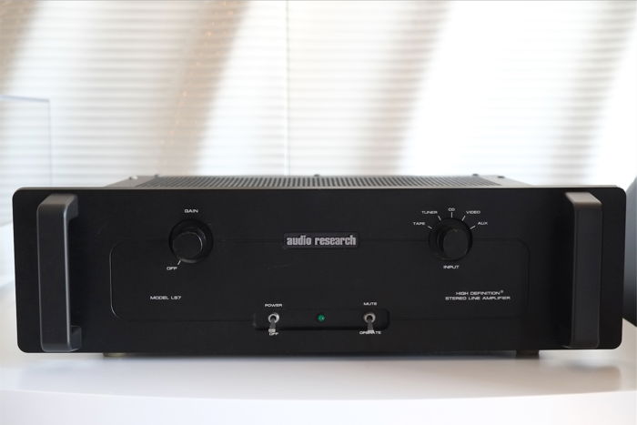 AUDIO RESEARCH LS-7 TUBE PREAMPLIFIER
