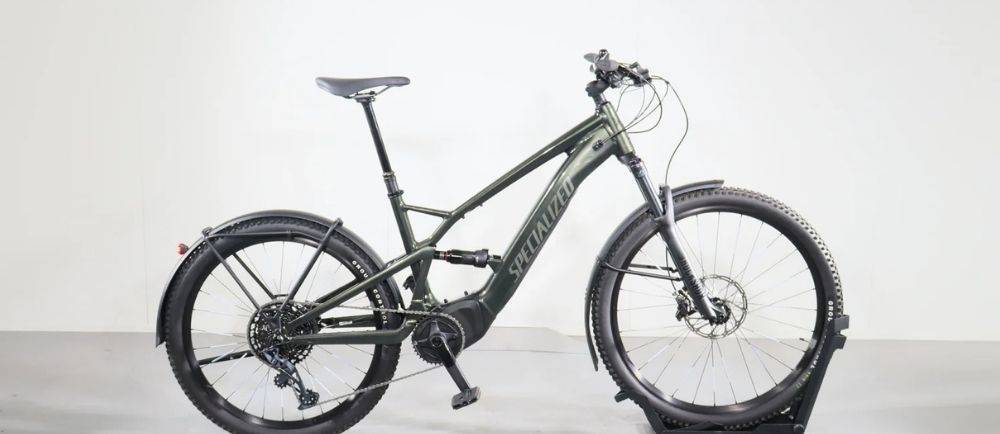 Specialized Turbo Tero X 5.0 on a stand