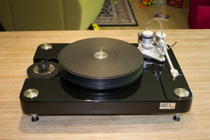 VPI Industries Aires 2 with JWM arm Table and arm combo