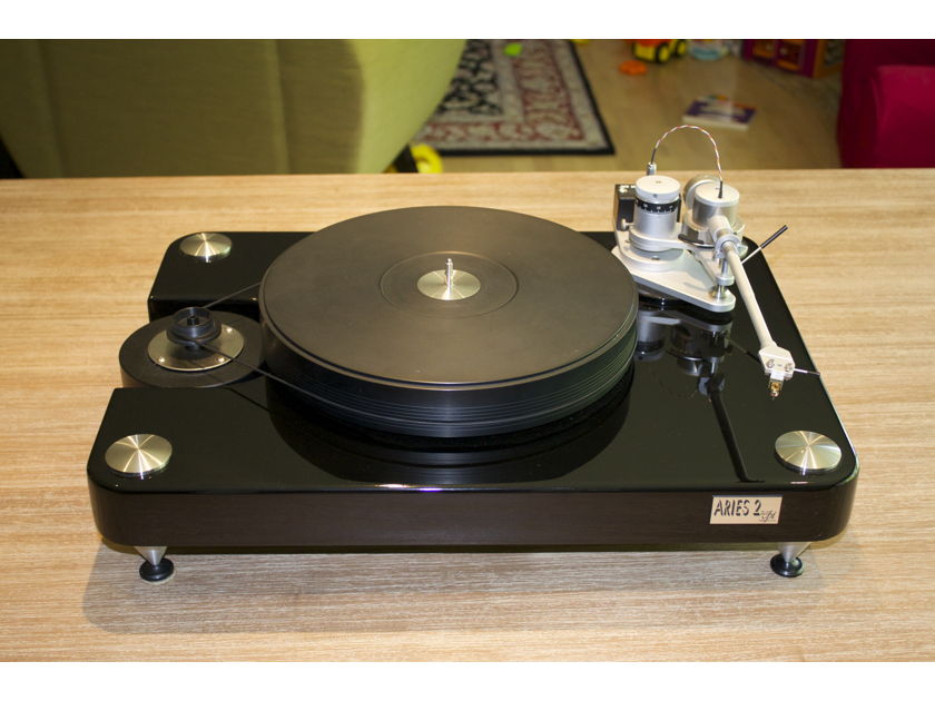 VPI Industries Aires 2 with JWM arm Table and arm combo