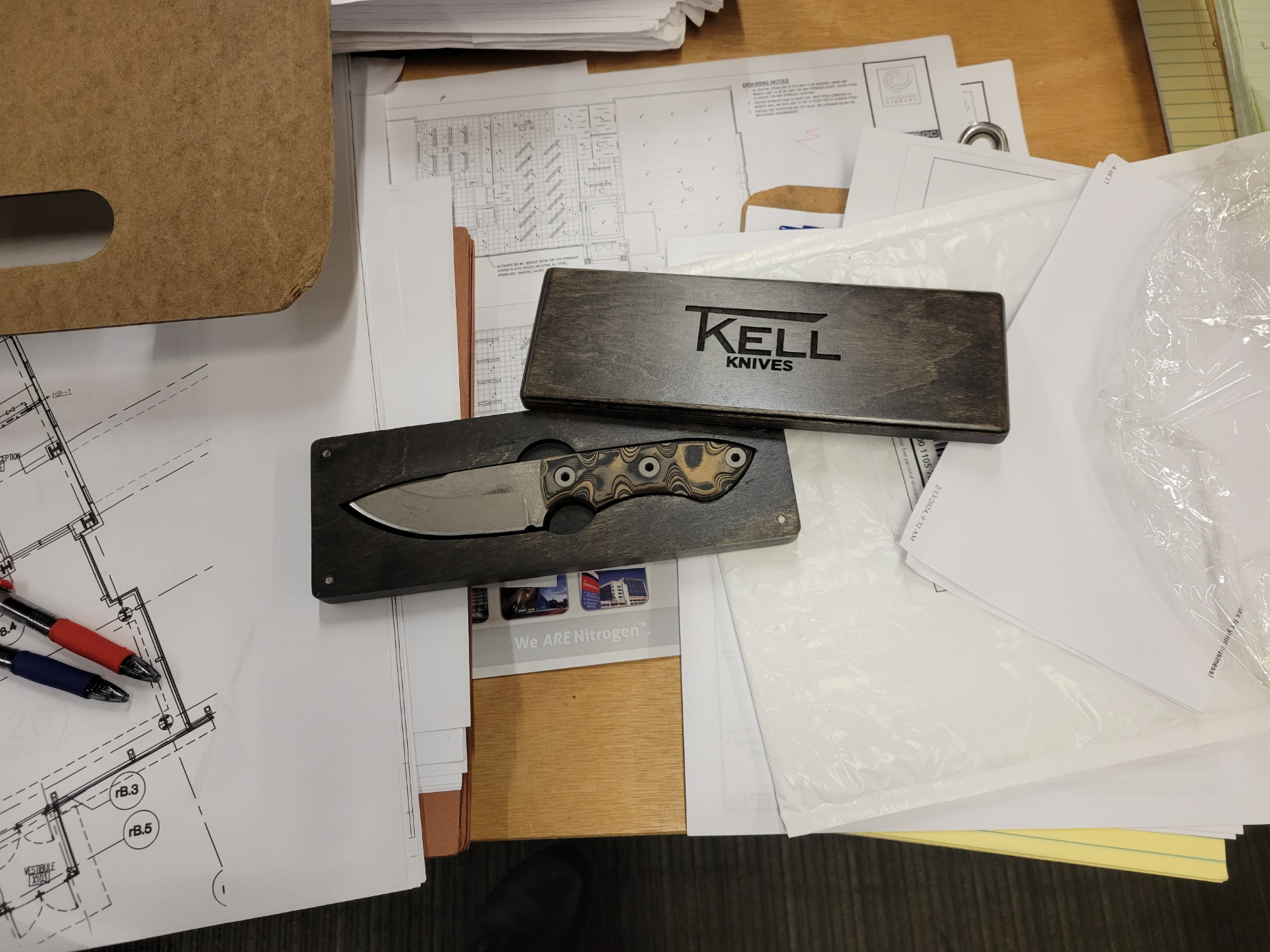 My Raider in the TKell presentation box. Magnetic box closure with a perfect cutout for the Raider. – by Phill