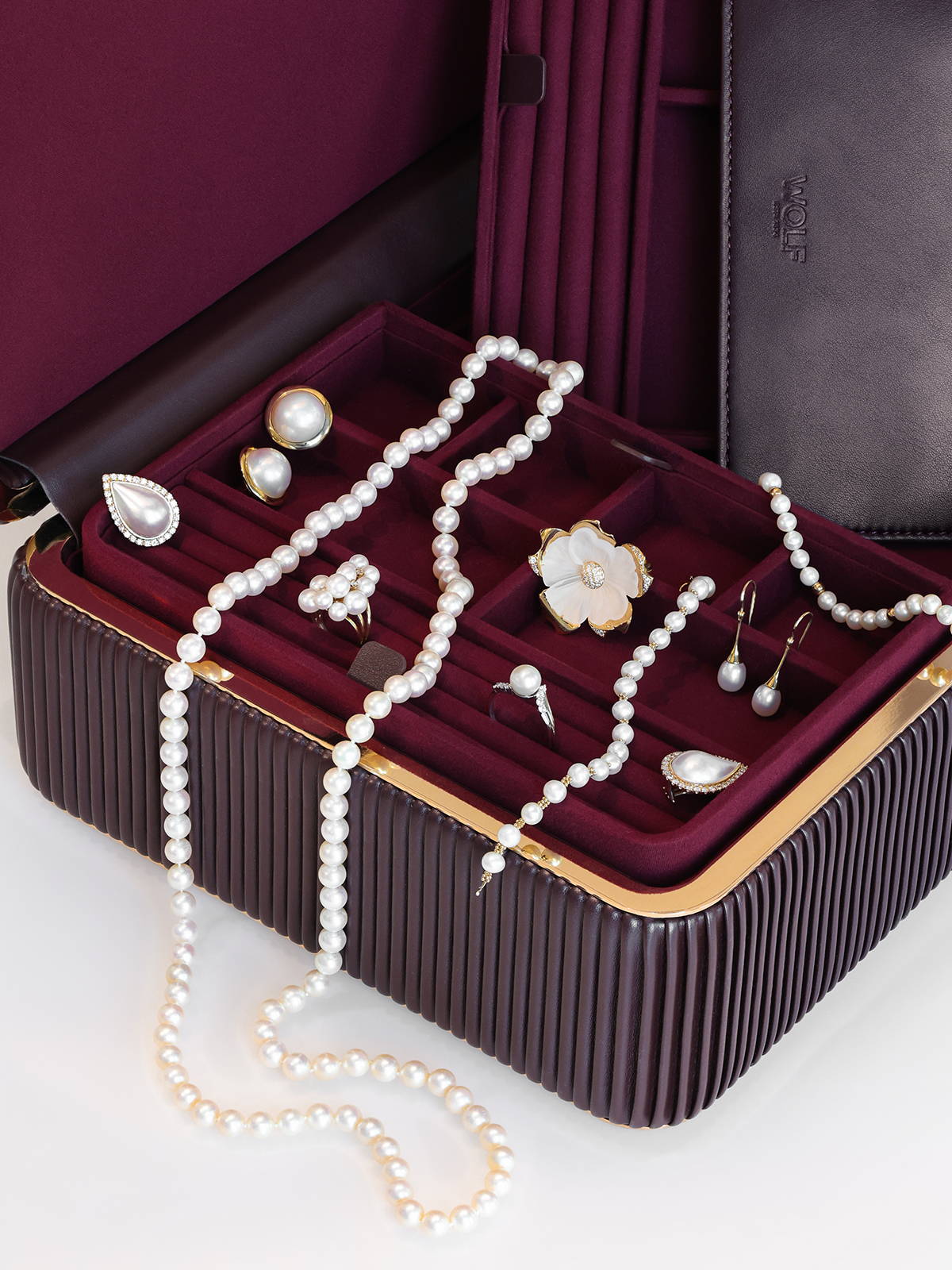 Diamonds by Design August 1-31 at Reis-Nichols 29th Annual Watch event graphic to advertise Reis-Nichols upcoming event