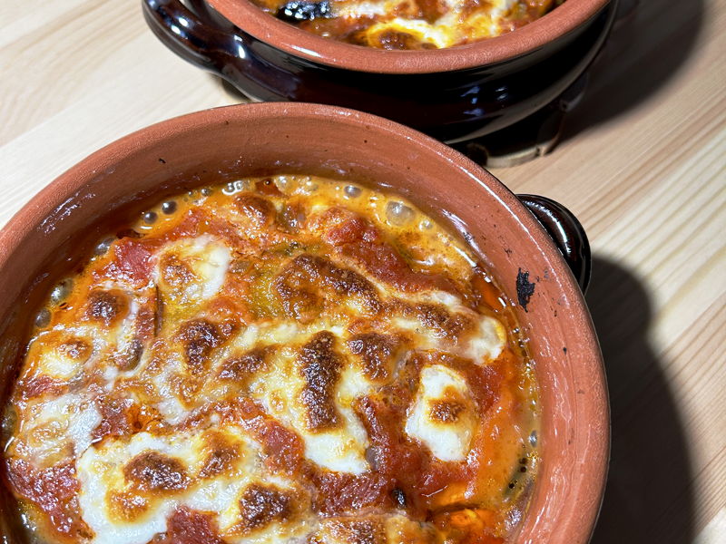 Cours de cuisine Lecce: Au menu : parmigiana, focaccine de Lecce et dessert crémeux.