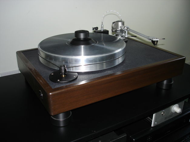 VPI Industries  CLASSIC 1 WALNUT TURNTABLE WITH DUSTCOVER