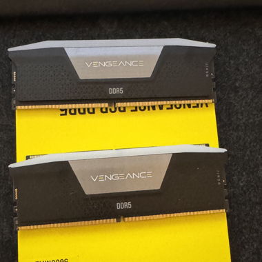 Cosair Vengeance RGB DDR5 32 GB (Intel XMP)