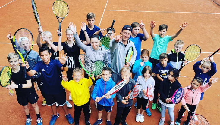 tennisjessen kindergeburtstag spielfeld kinder gruppe oben