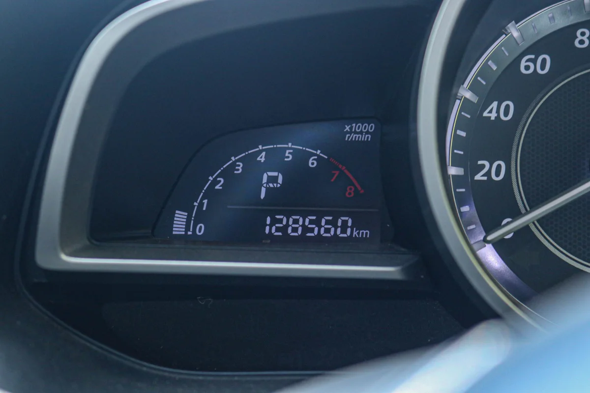 2016 Mazda Axela — Royal Max Motors — photo 11 of 14