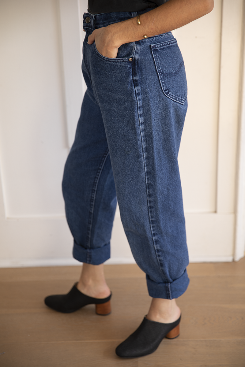 Dark Blue Lee Denim Jeans in great preloved condition for Cura Found in Seattle, Washington 100% cotton origin made in USA
