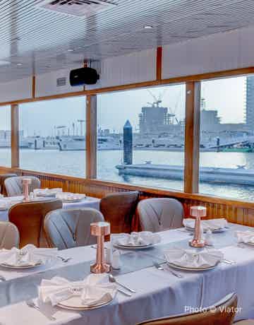 Air-conditioned lower deck & open-air upper deck