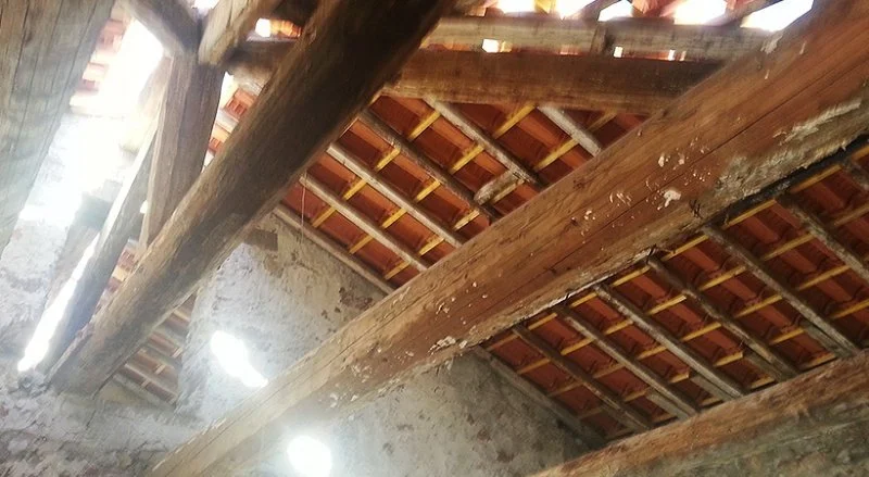 Couverture en tuiles romanes sur charpente traditionnelle à Cannes-la-Bocca — photo 2 sur 9 — CEG TOITURE