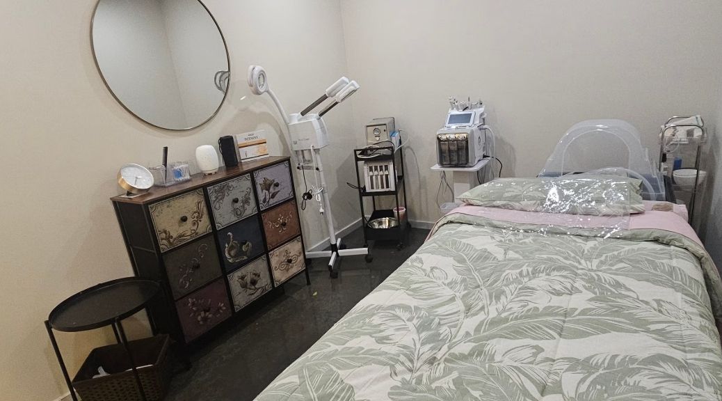 Men's Hydro Dermabrasion Facial - 55 Mins - Image 2