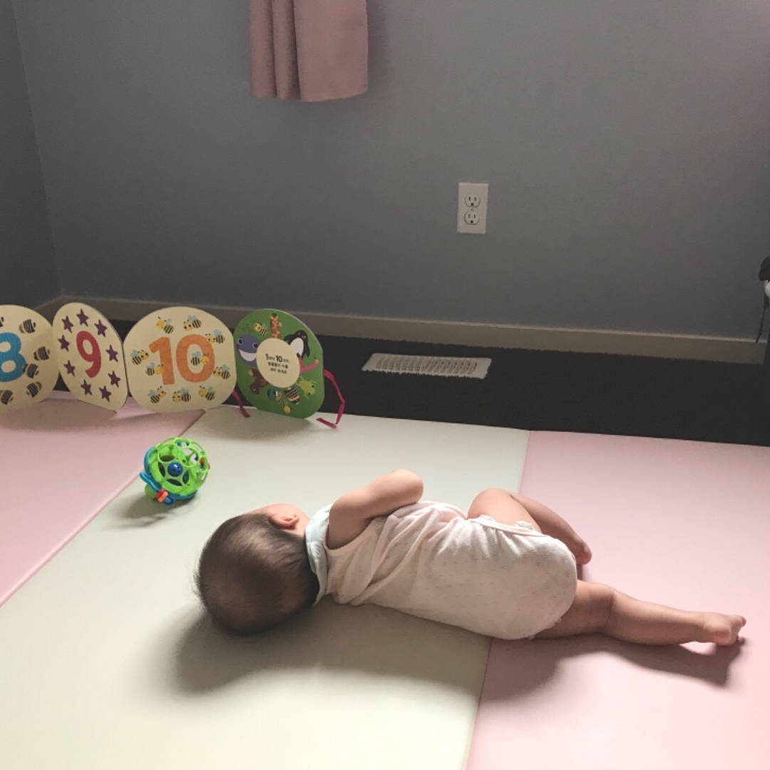 Baby activity during rolling over on AlZiP playmat