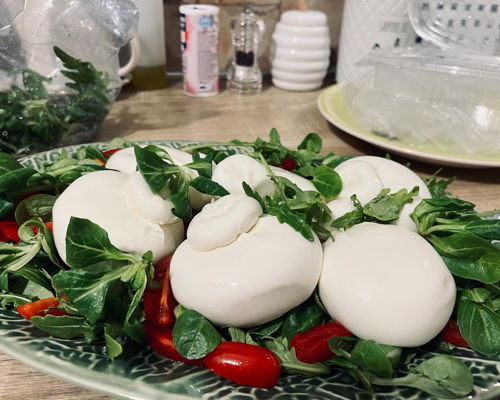 Food experiences Bari: Enjoy focaccia and wines from the Bari Murgia.