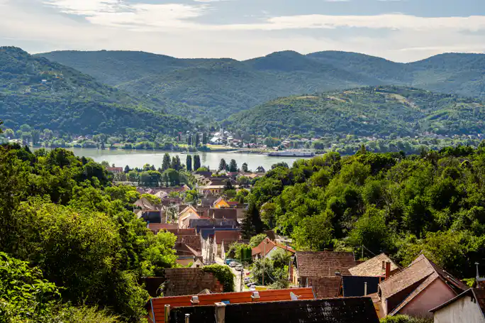  8-Hour Full Board Private Danube Bend Tour 
