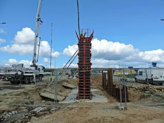  Betonowanie filarów podpory obiektu WD-96 w km 1+320