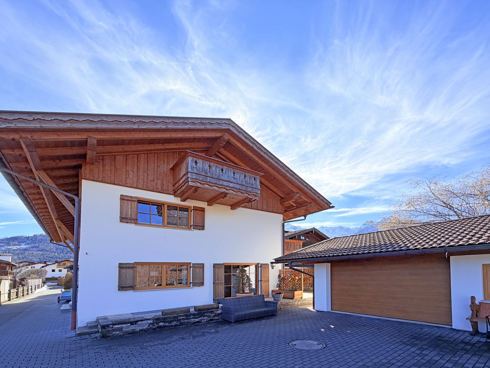 Moderne großzügige Doppelhaushälfte in ruhiger Lage von Garmisch