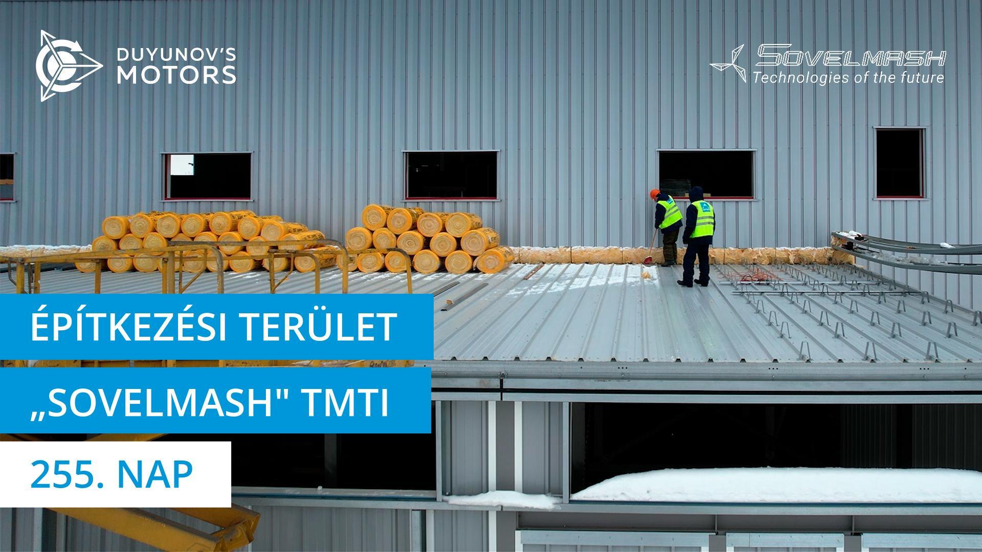 Belső válaszfalak beépítése, valamint az egyszintes bővítések tetőszerkezetének beépítésének megkezdése | 255. nap