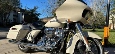 2022 HARLEY-DAVIDSON ROAD GLIDE motorcycle for rent near Houston, TX
