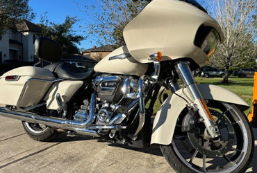 2022 HARLEY-DAVIDSON ROAD GLIDE motorcycle for rent near Houston, TX