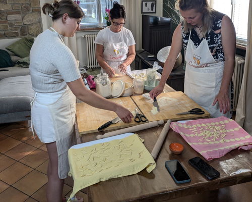 Corsi di cucina Lucca: Giornata in cucina: Bruschette, Carbonara e dolci italiani!