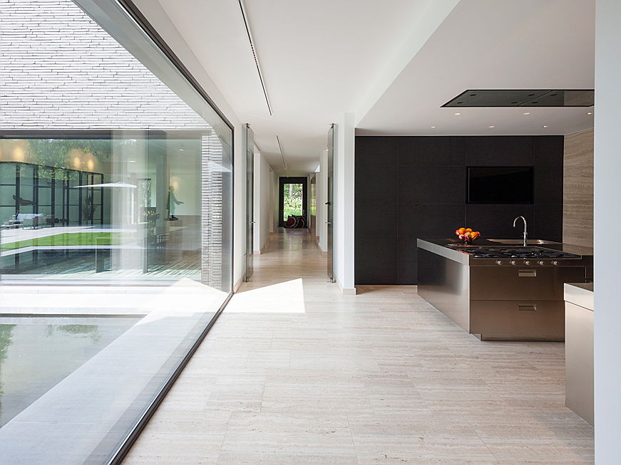  17220 Sant Feliu de Guíxols (Girona)
- 5 design principles for a modern minimalist living room